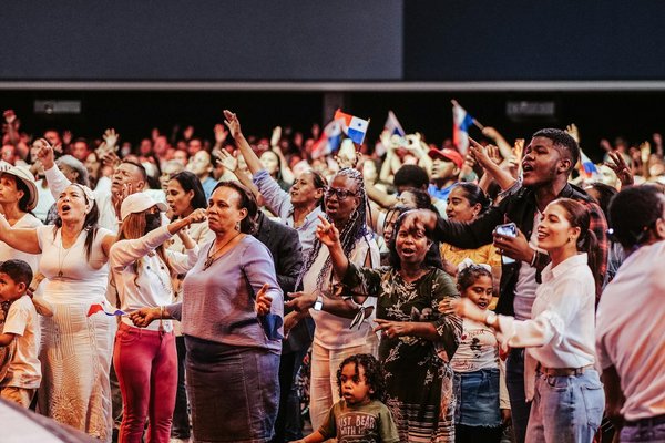 Idées modernes de décoration avec le pierre parement salon moderne